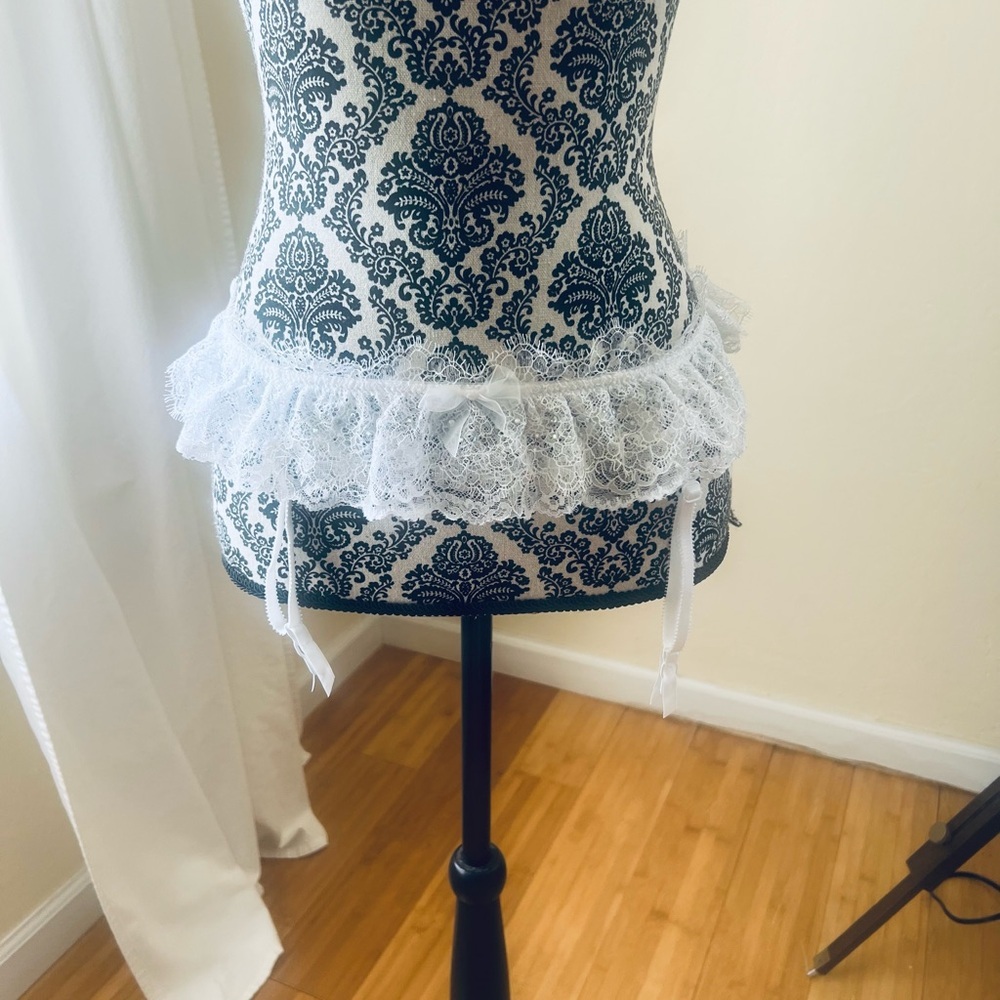 Victoria Secret Garter Belt with Rhinestones White Lace Ruffle Size Small